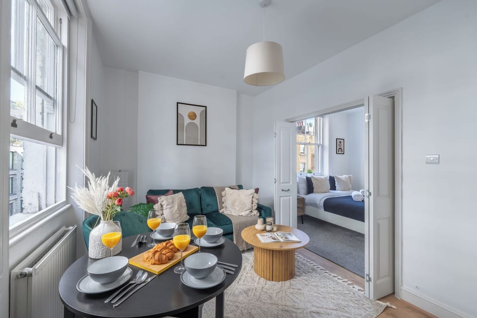 City Apartment, 1 Double Bed with Sofa bed, Non Smoking, City View | Living area | 40-inch Smart TV with satellite channels
