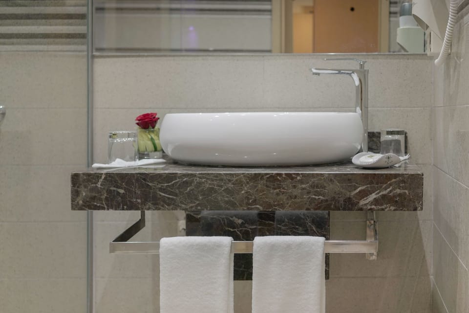 Triple Room | Bathroom | Bathtub, deep soaking tub, free toiletries, hair dryer