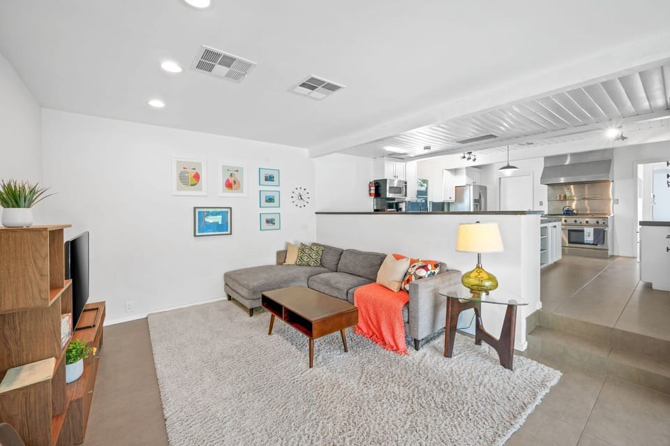 House, Multiple Beds, Pool Access, Mountain View (Riverside 2) | Living area