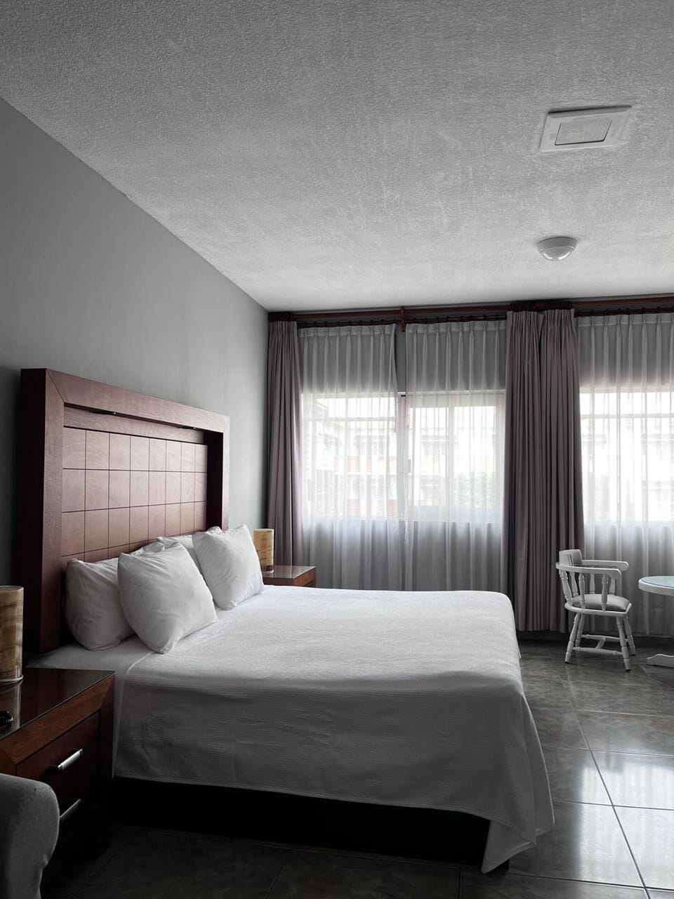 Comfort Suite, Garden View | In-room safe, desk