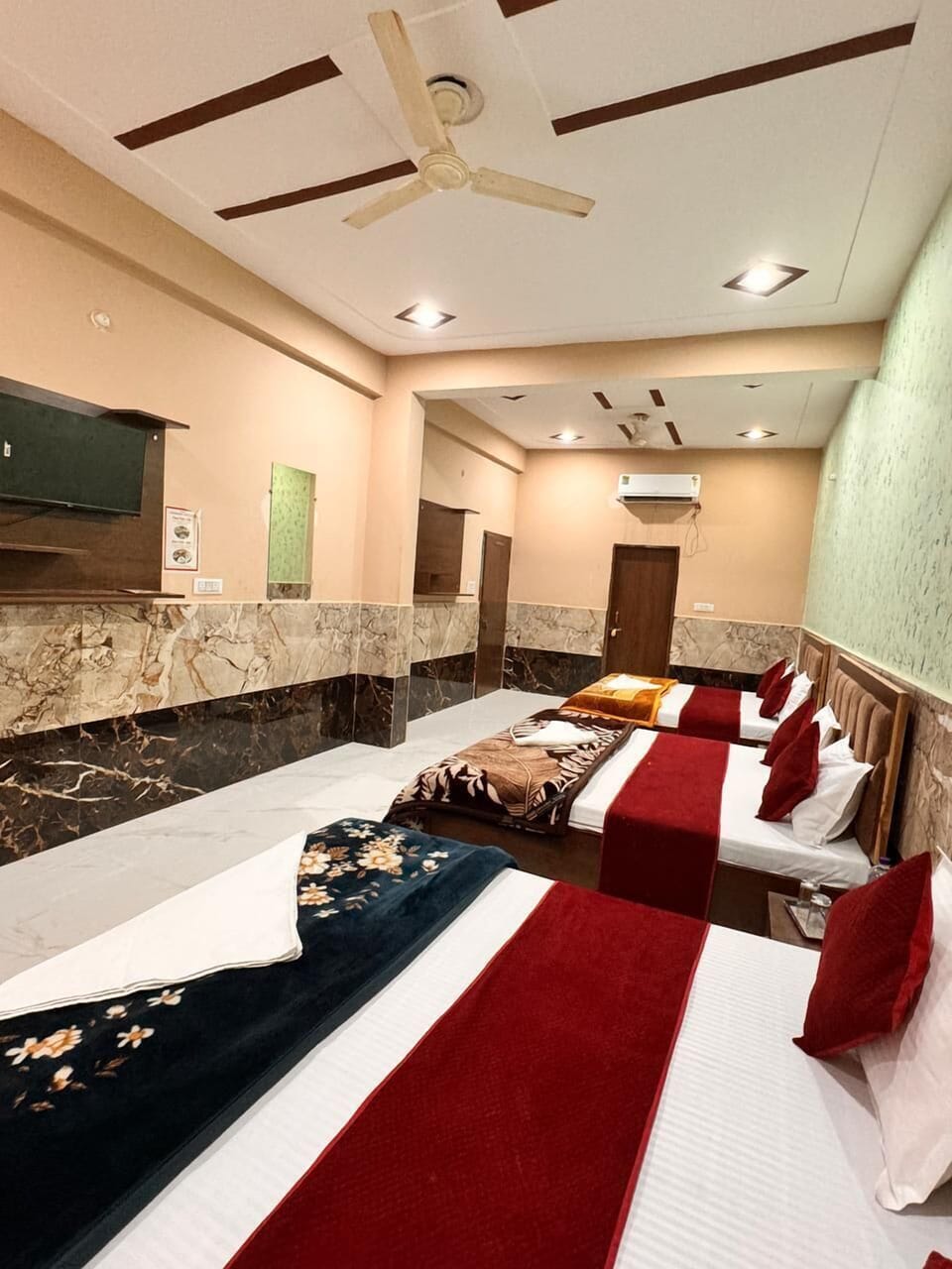 Quadruple Room | Free rollaway beds, free WiFi, bed sheets