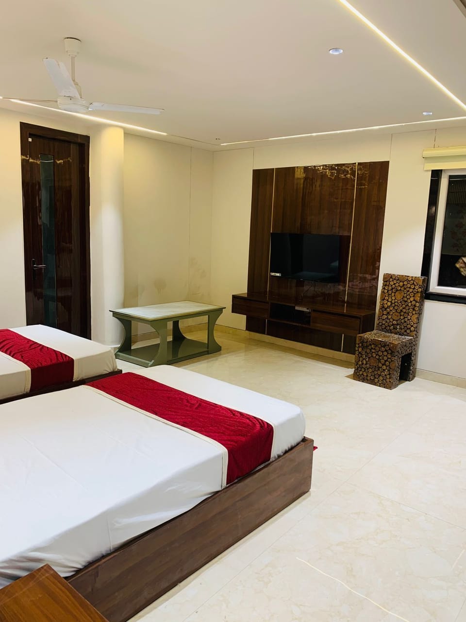Deluxe Double Room, City View | In-room safe, soundproofing, iron/ironing board, free WiFi