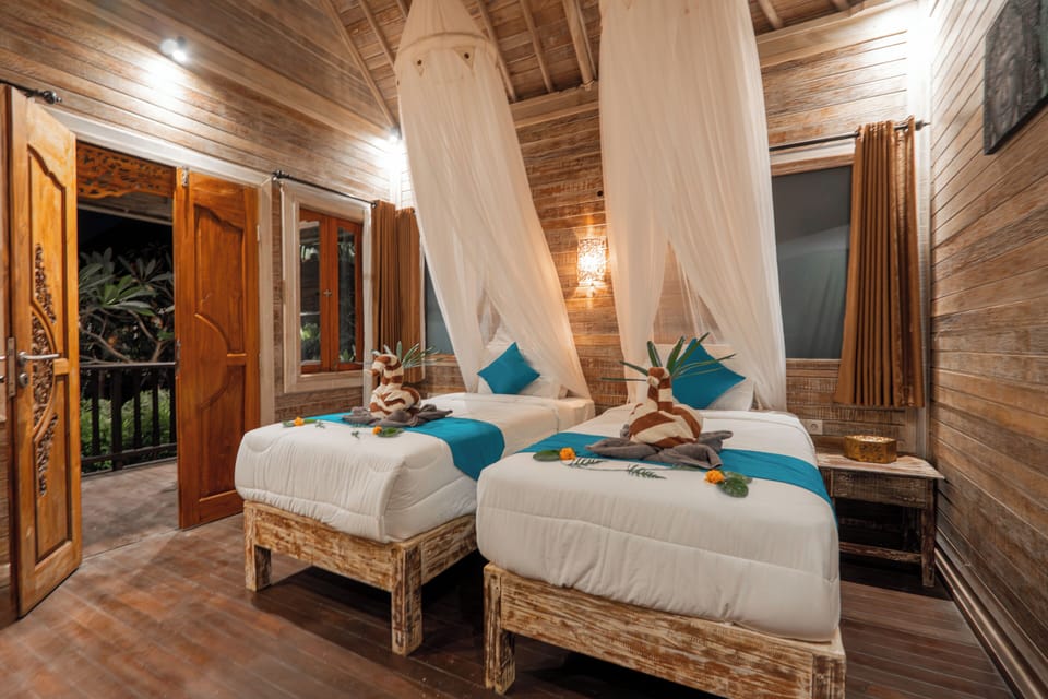 Deluxe Twin Room, Balcony, Garden View | Desk, soundproofing, WiFi (free), bed sheets