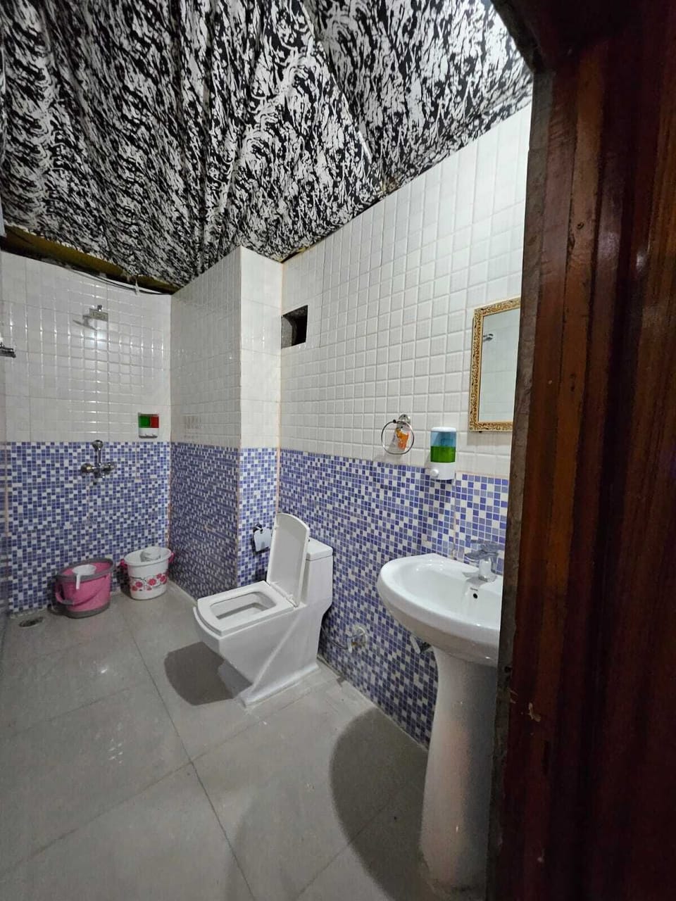 Premium Camp Cottage River View | Bathroom