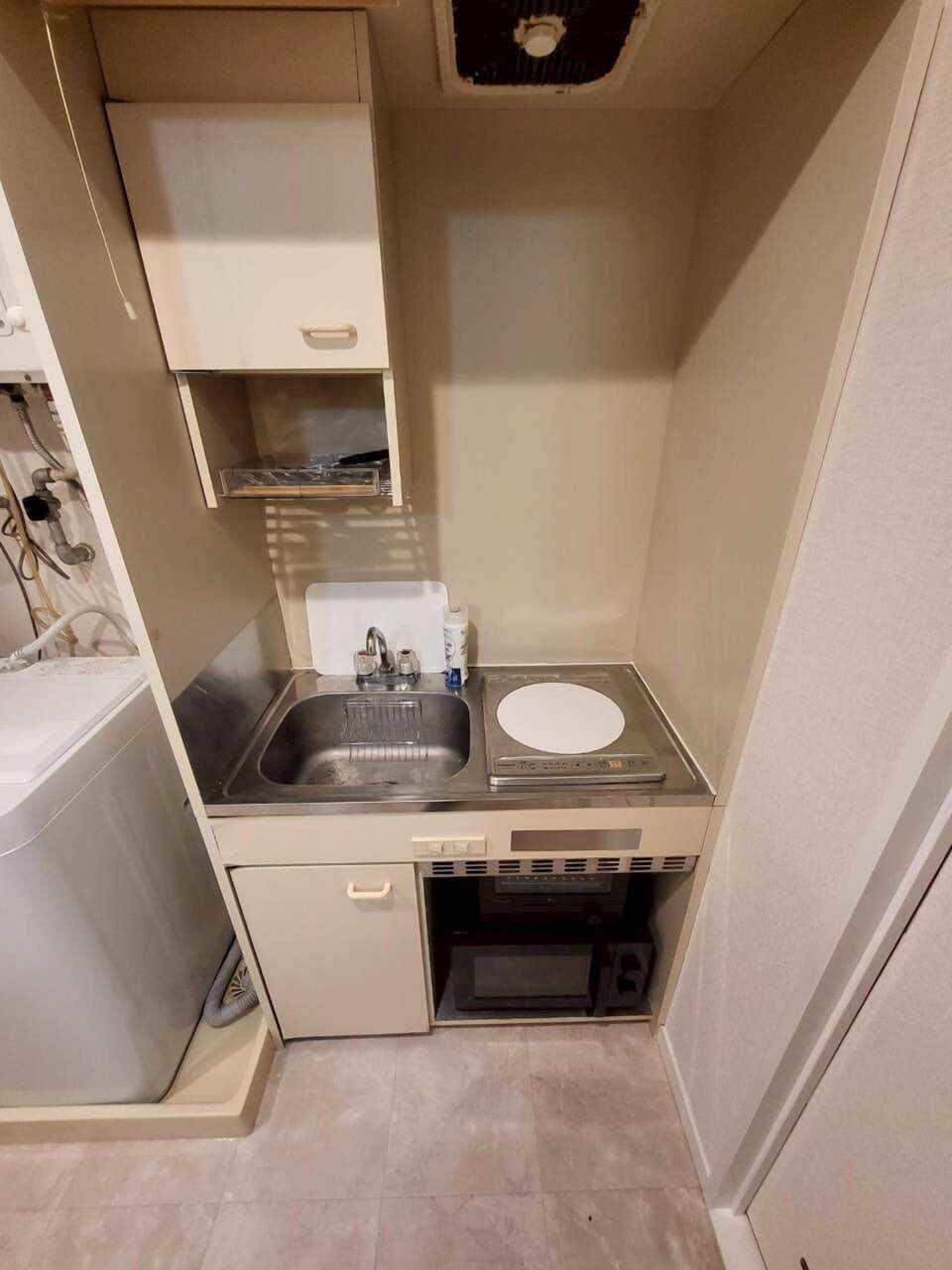 Apartment | Private kitchen | Full-size fridge, microwave, oven, stovetop