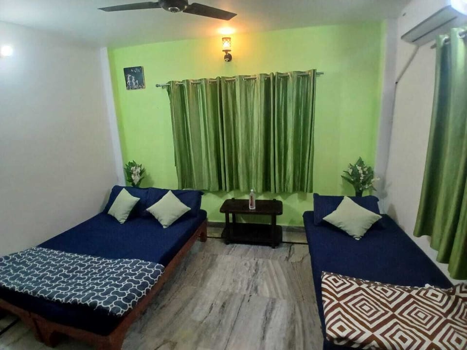 Triple Room | Rollaway beds, free WiFi, bed sheets