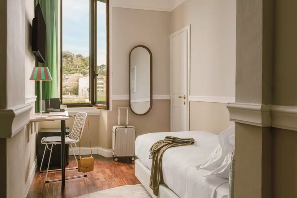 Compact Room - Single | Desk, laptop workspace, iron/ironing board, free WiFi