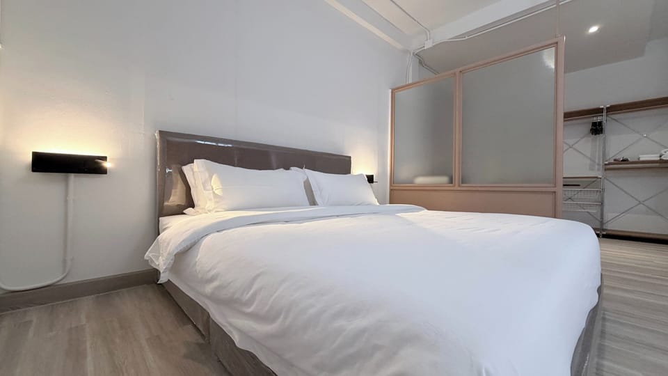 Deluxe Room | Desk, iron/ironing board (on request), WiFi (free)