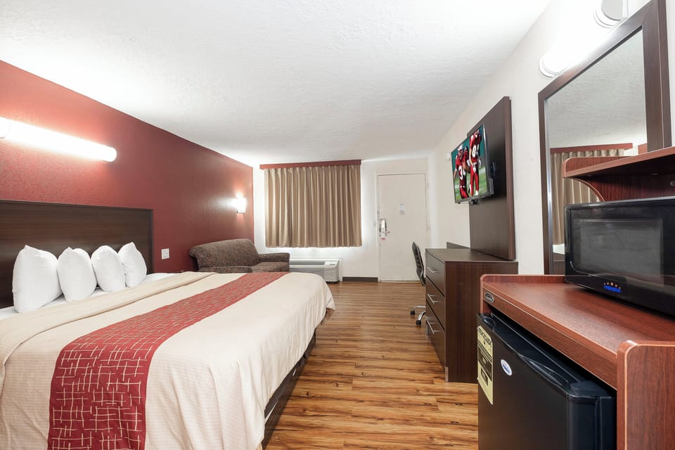 In-room safe, desk, iron/ironing board (on request), WiFi (free)