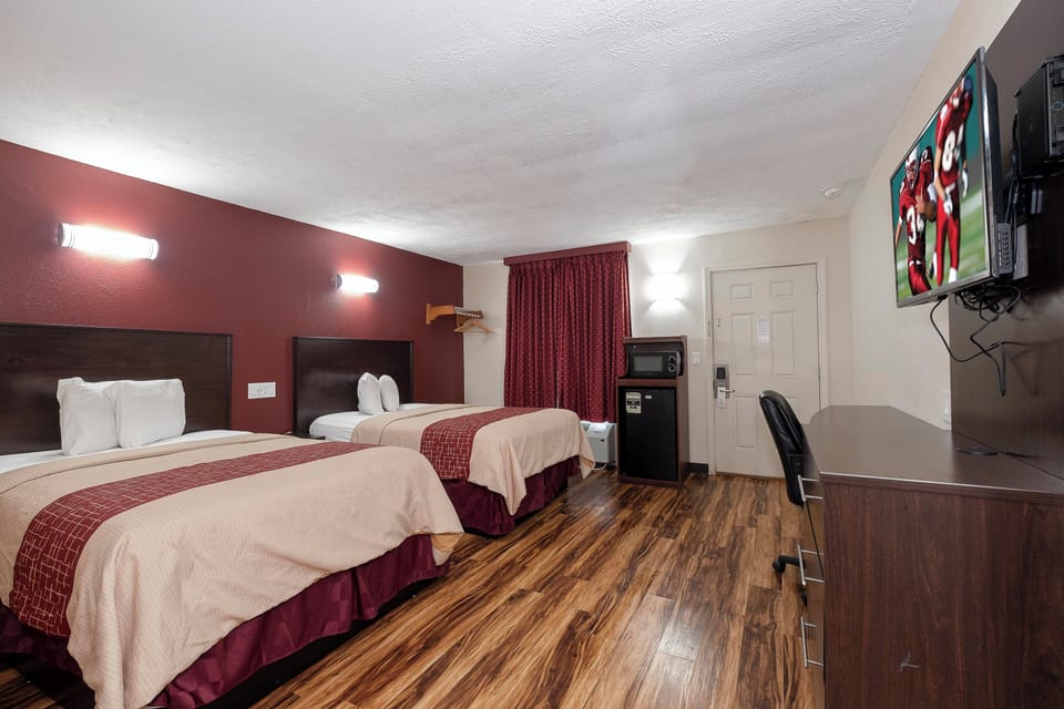 In-room safe, desk, iron/ironing board (on request), WiFi (free)