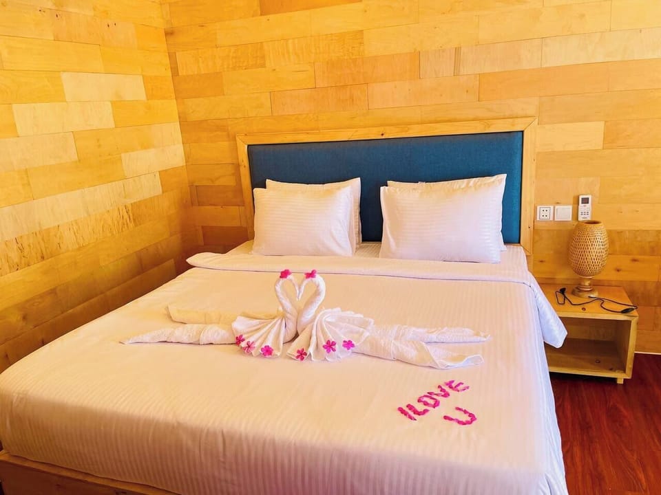 Superior Suite, Balcony, Sea View | In-room safe, iron/ironing board, free WiFi