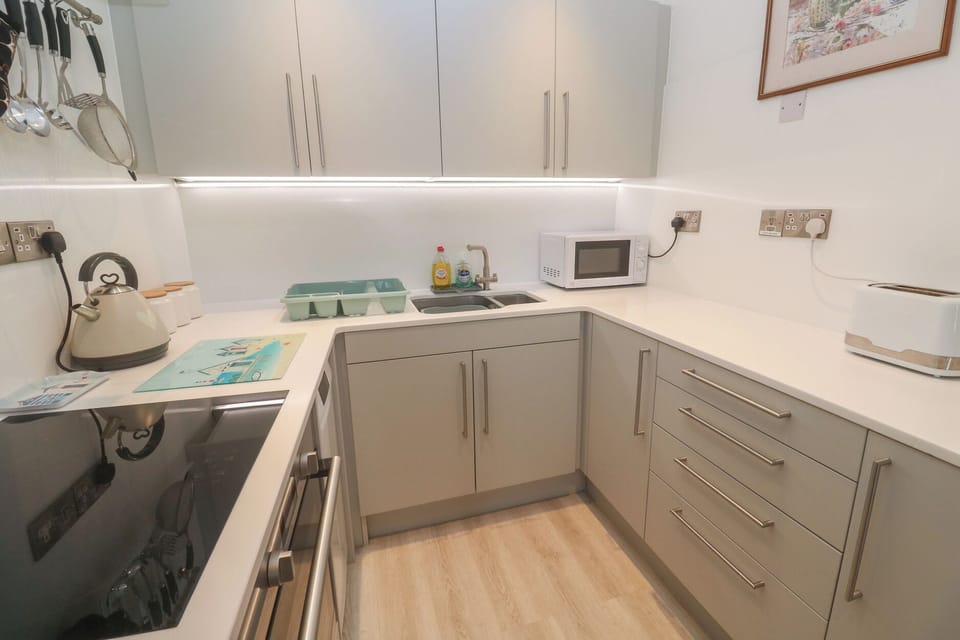 Cottage | Private kitchen | Cookware/dishes/utensils