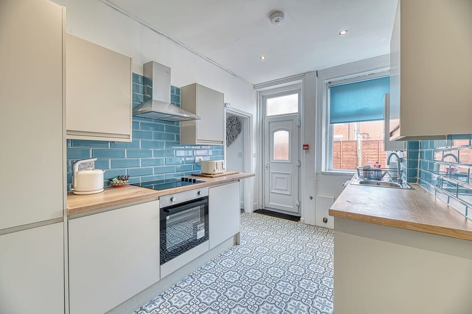 Electric kettle, toaster