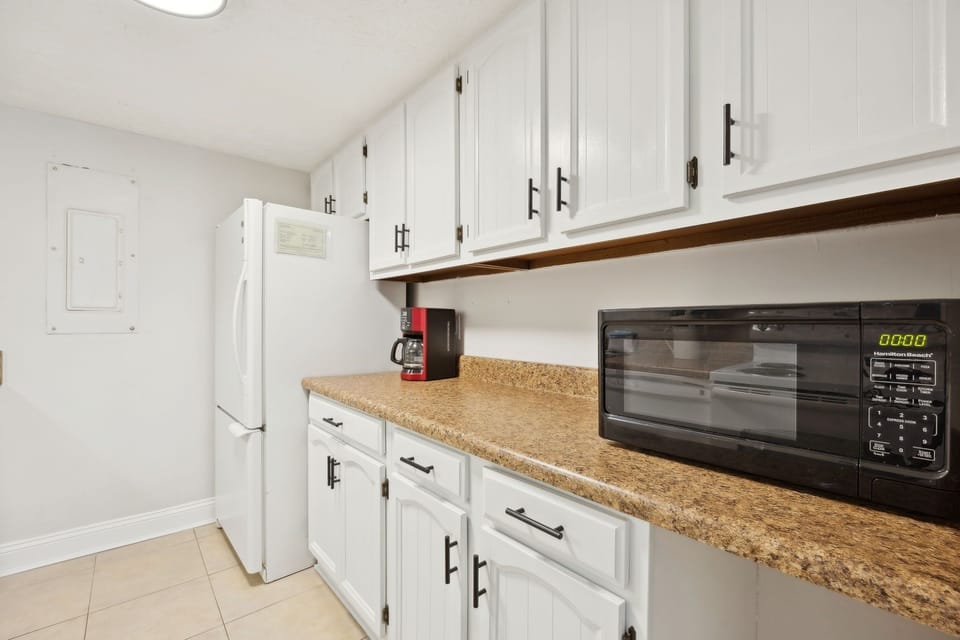 Condo, 2 Bedrooms | Private kitchen | Fridge, oven, coffee/tea maker, toaster