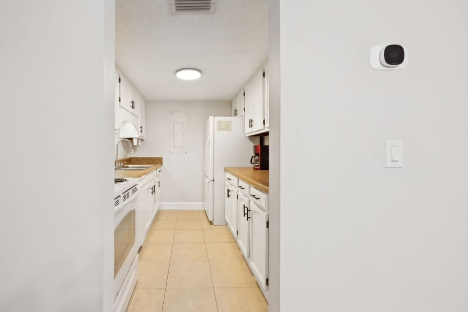 Condo, 2 Bedrooms | Private kitchen | Fridge, oven, coffee/tea maker, toaster