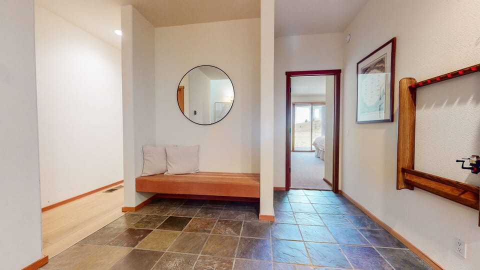 Condo, 5 Bedrooms | Interior