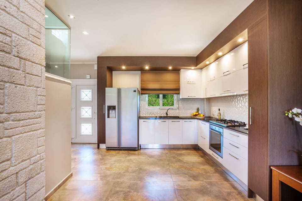 House | 3 bedrooms, desk