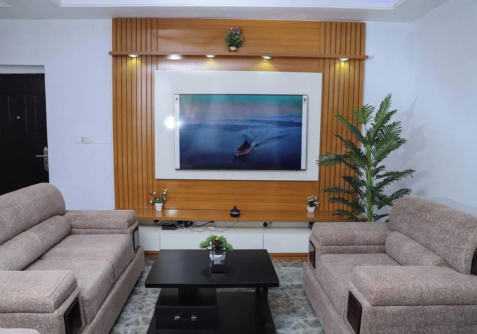 Deluxe Apartment, Balcony, City View | Living area