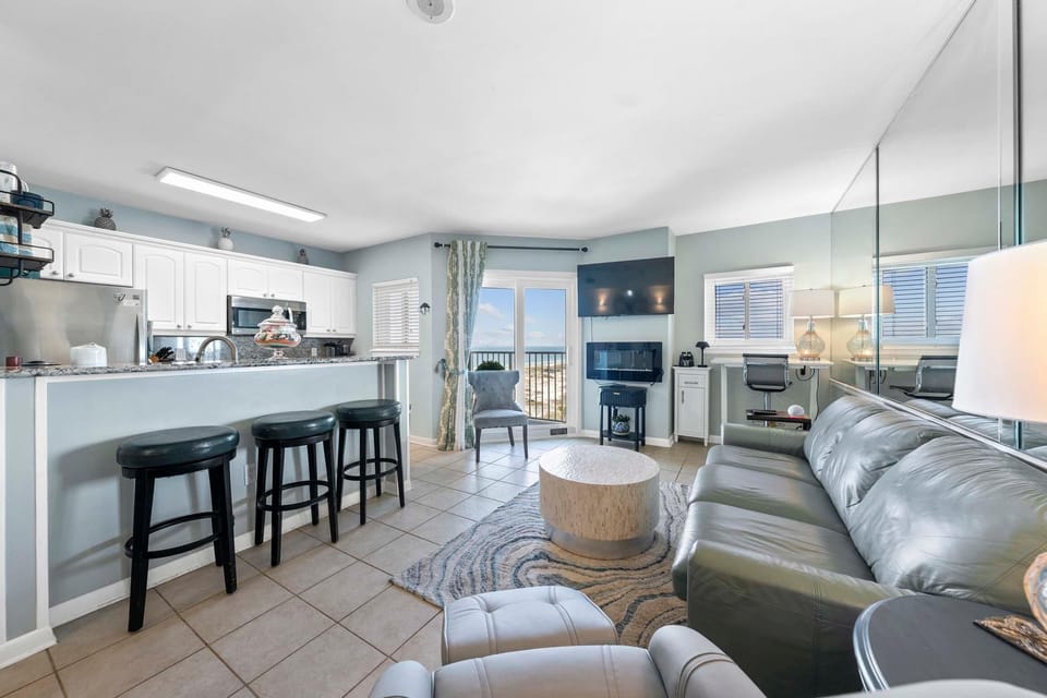 Condo, Multiple Beds (GS Plantation West - RGB - 5610) | Living area