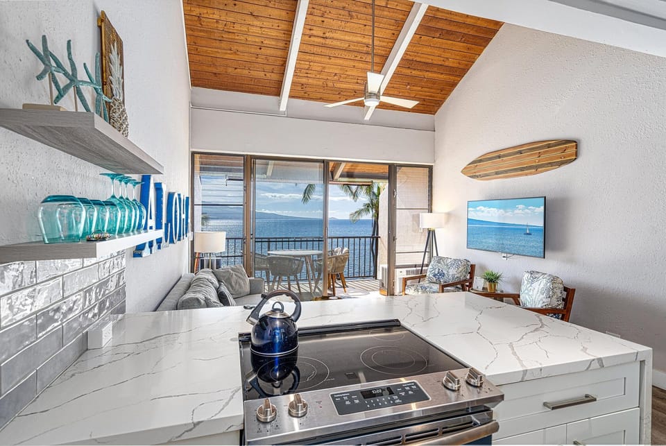 Condo, Multiple Beds, Balcony, Ocean View (Maalaea Banyans 411) | Interior