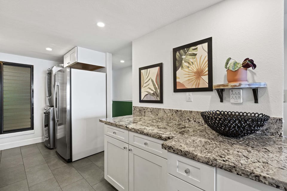 Condo, Multiple Beds, Balcony, Ocean View (Lauloa 106) | Interior