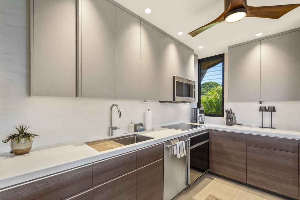 Apartment, 1 King Bed, Balcony, Ocean View (Wailea Elua Village 204) | Private kitchen | Coffee/tea maker, dining tables