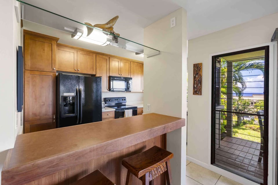 Condo, Multiple Beds, Balcony, Ocean View (Wailea Ekolu 403) | Private kitchen | Coffee/tea maker, dining tables
