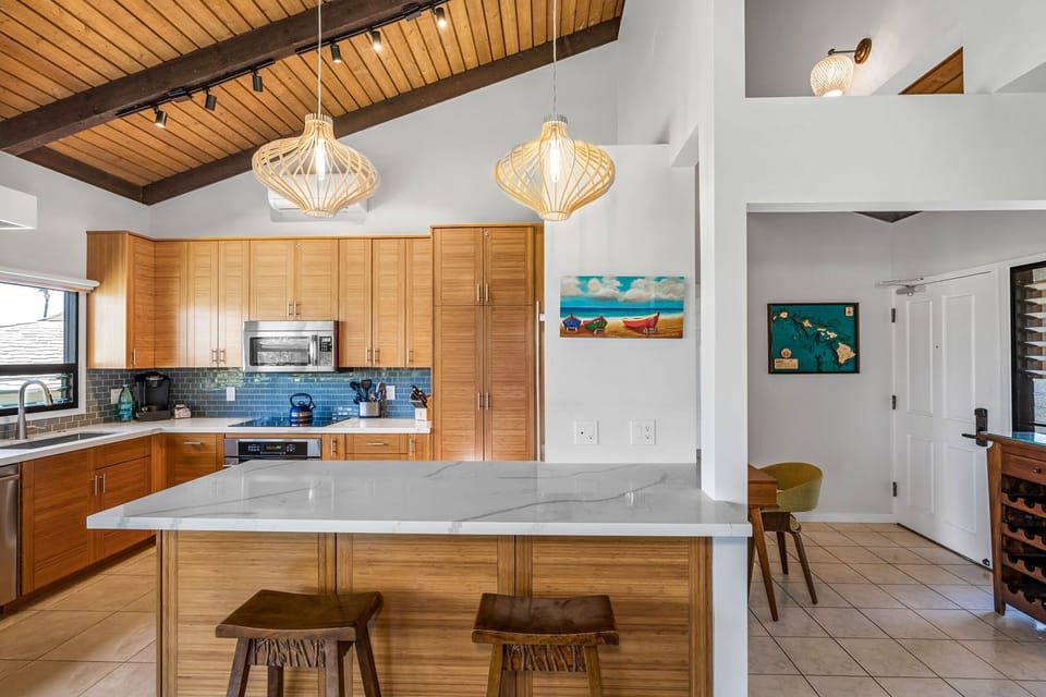 Condo, 1 King Bed with Sofa bed, Balcony, Ocean View (Wailea Ekolu 1204) | Private kitchen | Coffee/tea maker, dining tables