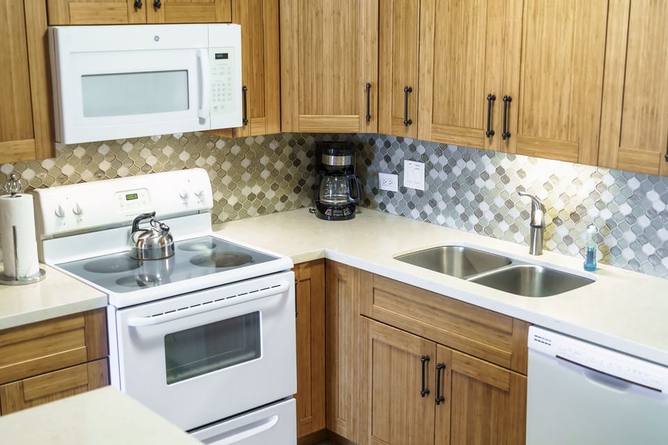Condo, 1 King Bed with Sofa bed, Balcony, Ocean View (Kamaole Sands 4-306) | Private kitchen | Coffee/tea maker, dining tables