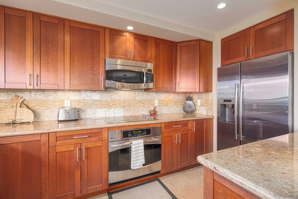 Condo, 1 King Bed, Balcony, Ocean View (Wailea Ekolu 407) | Private kitchen | Coffee/tea maker, dining tables