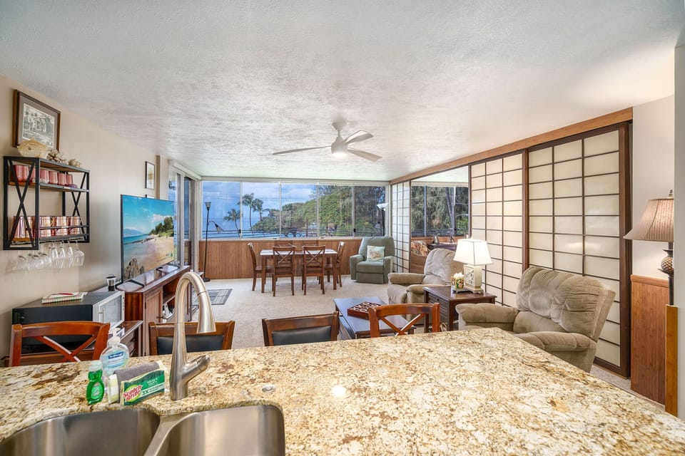 Condo, Multiple Beds, Balcony, Ocean View (Haleakala Shores A-302) | Interior