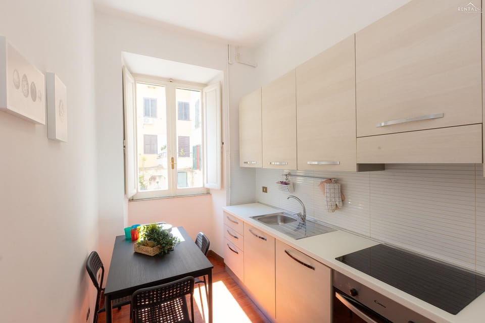 Apartment | Private kitchen | Microwave, espresso maker, coffee/tea maker, electric kettle