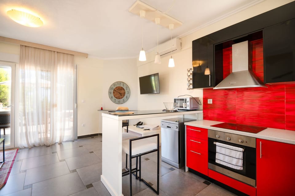House | 1 bedroom, desk