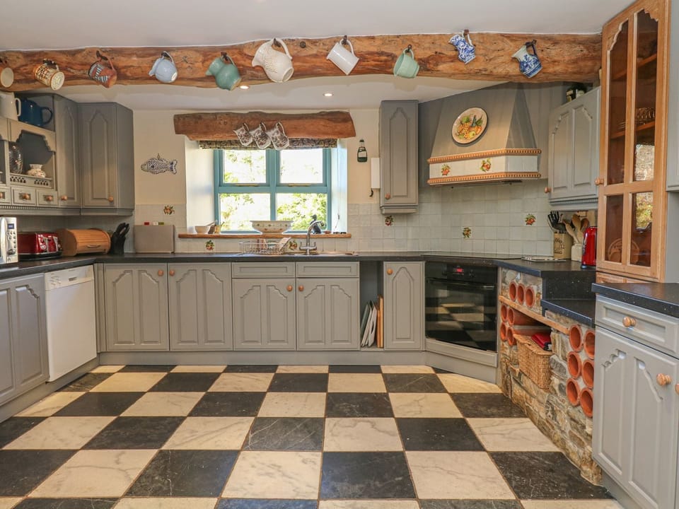 Dishwasher, cookware/dishes/utensils