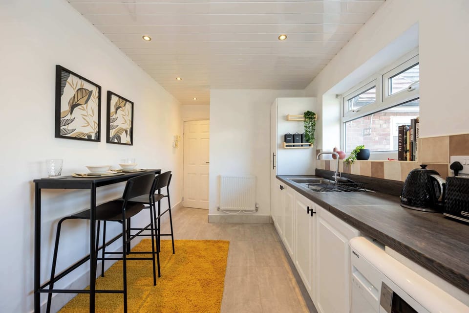House | 2 bedrooms, desk, high-speed internet