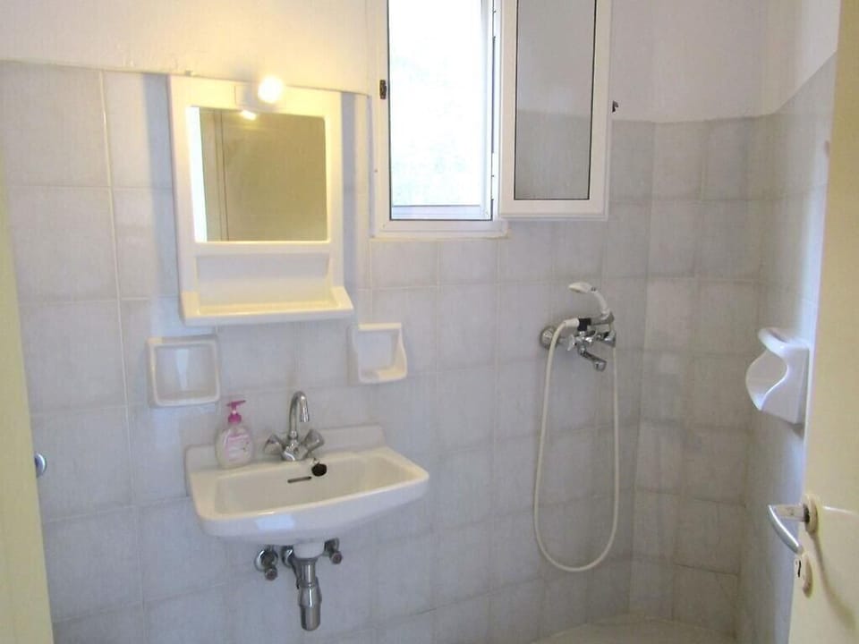 Shower, towels, toilet paper