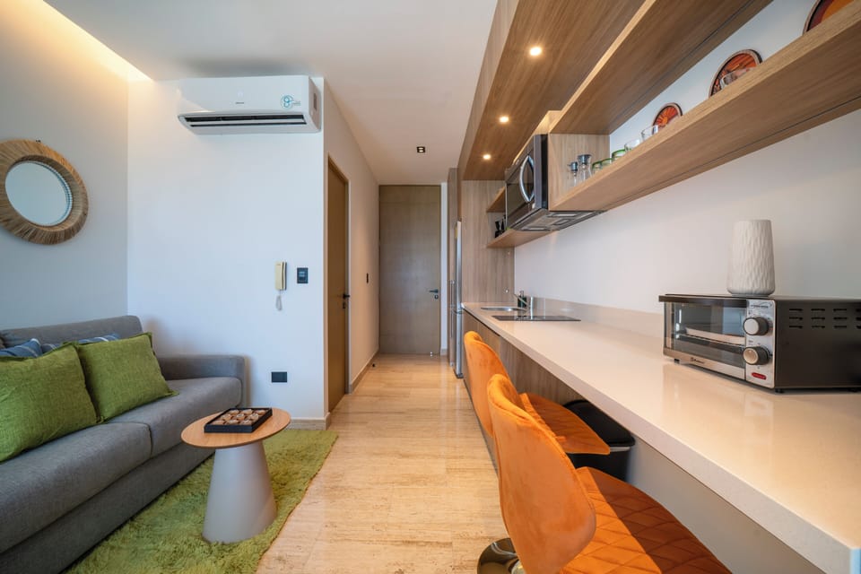 Luxury Apartment, City View | Dining room