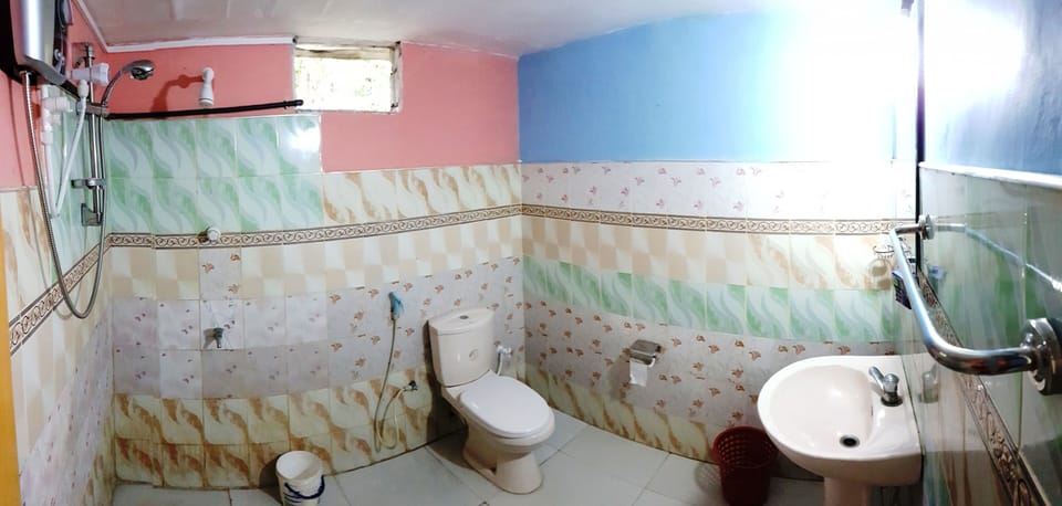 Shower, free toiletries, bathrobes, slippers