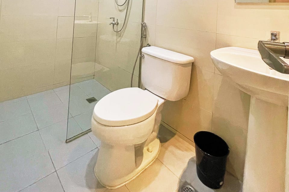 Twin Room | Bathroom | Shower, rainfall showerhead, towels, soap