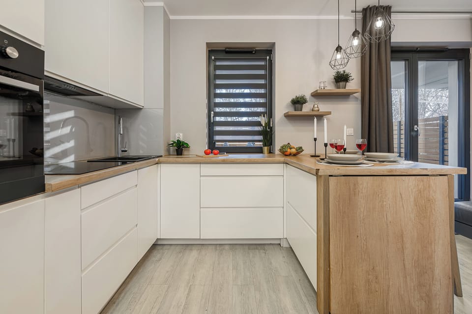 Classic Apartment, Patio, Courtyard View | Private kitchen | Fridge, microwave, oven, dishwasher