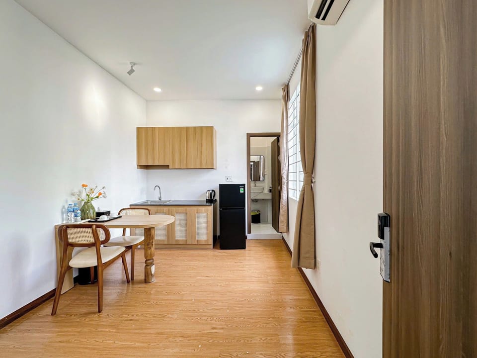 Deluxe Double Room, City View | In-room safe, desk, blackout drapes, soundproofing