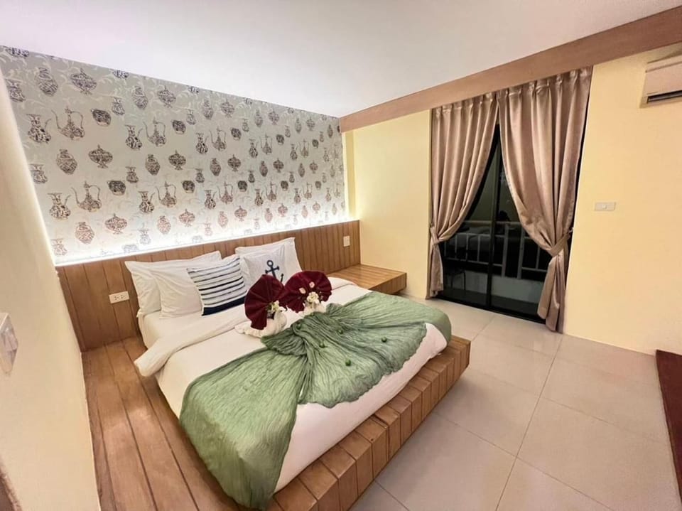 Superior Double Room, Balcony, City View | In-room safe, desk, laptop workspace, free WiFi