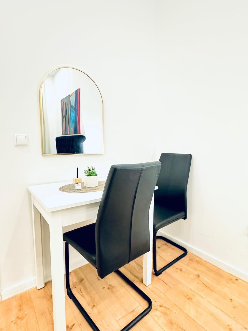 Basic Apartment | Iron/ironing board (on request)
