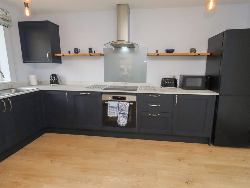 Dishwasher, cookware/dishes/utensils