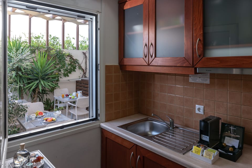 2 Bedrooms Apartment, Ground Floor | Private kitchen | Fridge, microwave, stovetop, espresso maker
