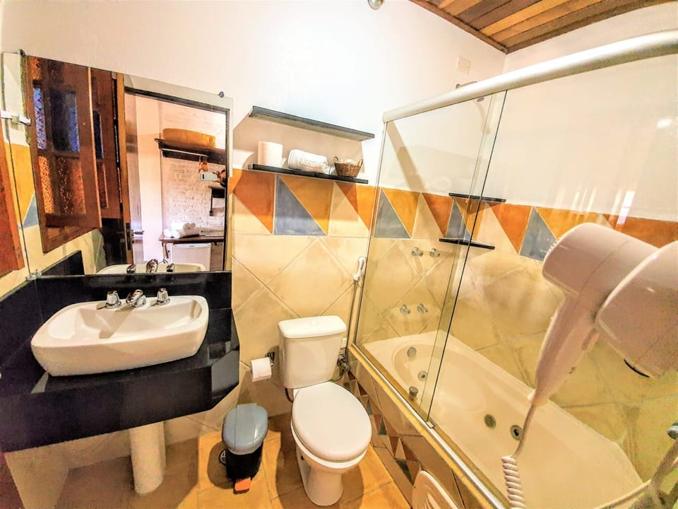 La Pasion Familia | Bathroom | Free toiletries, hair dryer, towels, soap