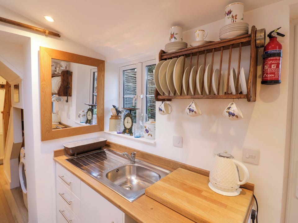Cookware/dishes/utensils