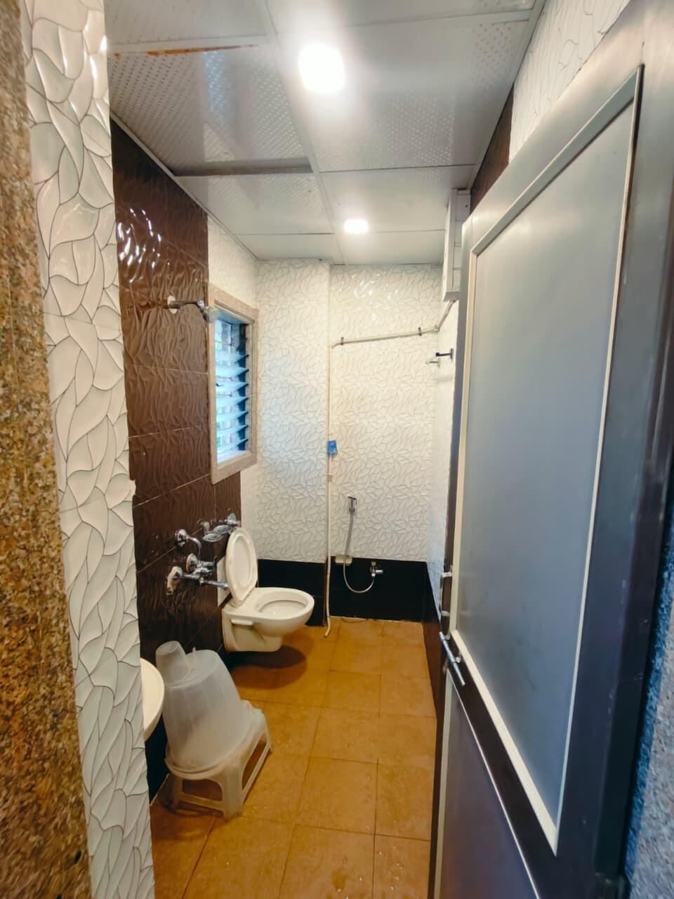 Free toiletries, towels, toilet paper