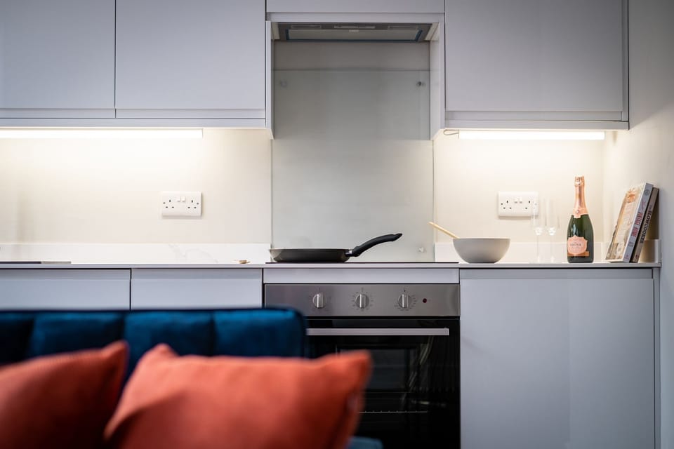 Electric kettle, toaster