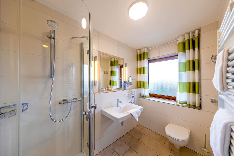 Double Room, Balcony, Mountain View | Bathroom | Hair dryer, towels, soap, shampoo